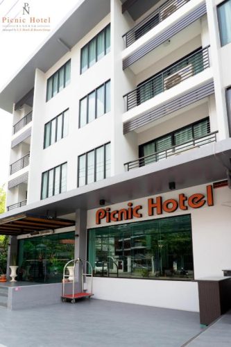 PICNIC HOTEL