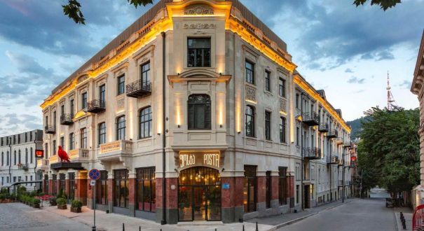 RADISSON RED HOTEL