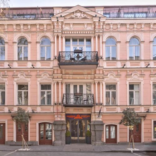 HERITAGE HOTEL