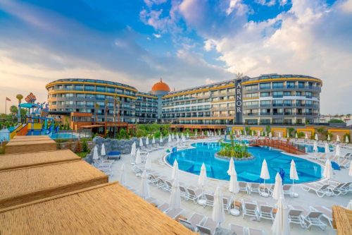 ARNOR DELUXE HOTEL