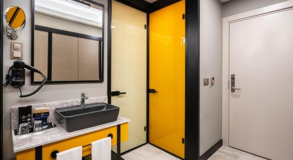 ARNOR DELUXE HOTEL