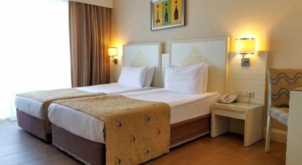 CRYSTAL ADMIRAL HOTEL