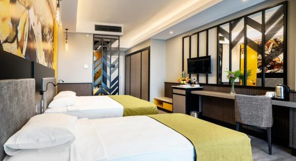 ARNOR DELUXE HOTEL