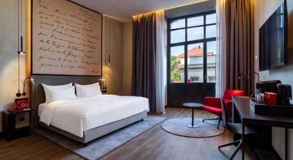 RADISSON RED HOTEL
