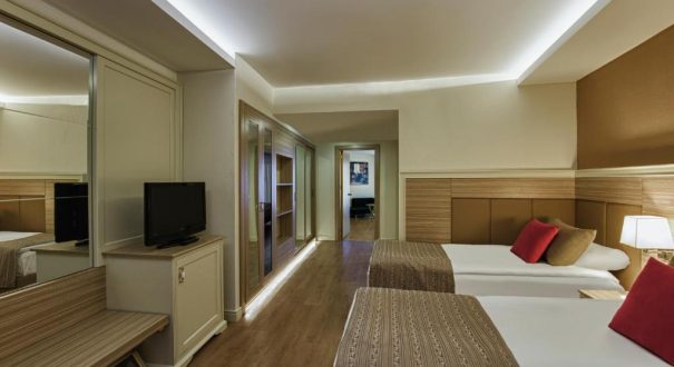 DELPHIN DELUXE HOTEL