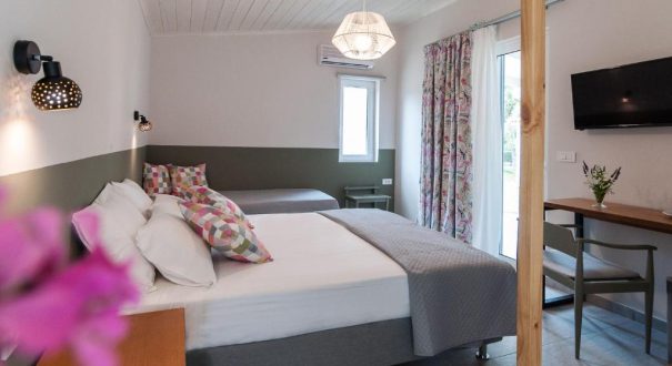 MIMOZA BEACH HOTEL