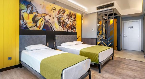 ARNOR DELUXE HOTEL