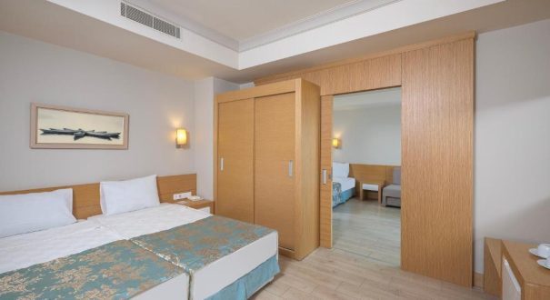 LOCEANICA BEACH HOTEL