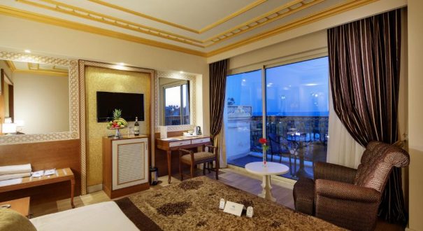 CRYSTAL PALACE HOTEL