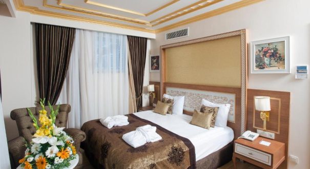 CRYSTAL PALACE HOTEL