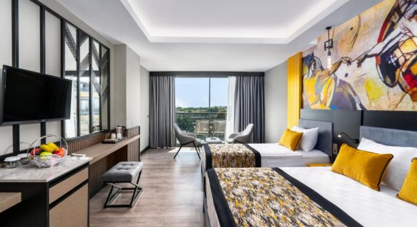 ARNOR DELUXE HOTEL