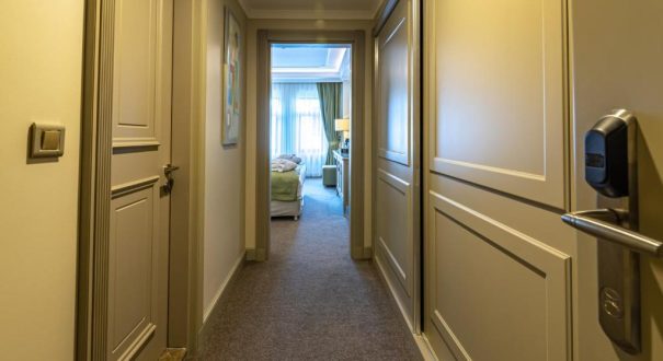 LONDON 1889 HOTEL