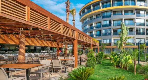 ARNOR DELUXE HOTEL