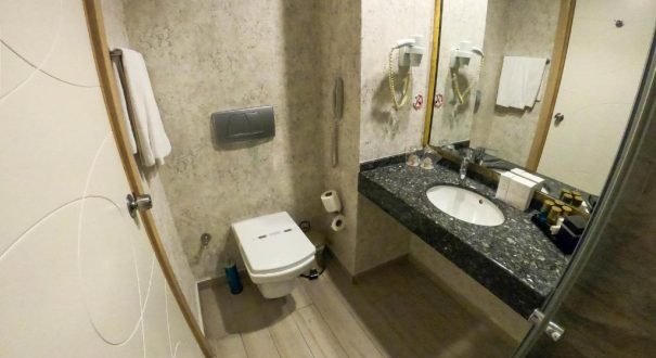 RAYMAR RESORT HOTEL