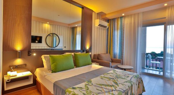 CRYSTAL LAND OF PARADISE HOTEL