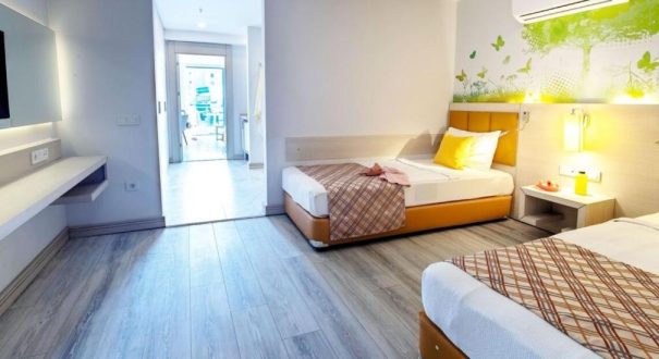 CLUB AQUA PLAZA HOTEL