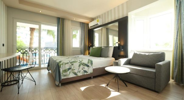 CRYSTAL LAND OF PARADISE HOTEL