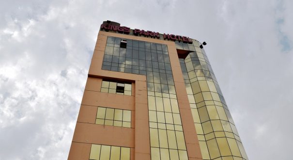 KINGS PARK HOTEL
