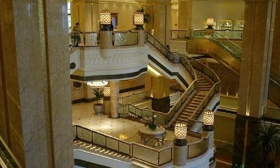 KINGS PARK HOTEL