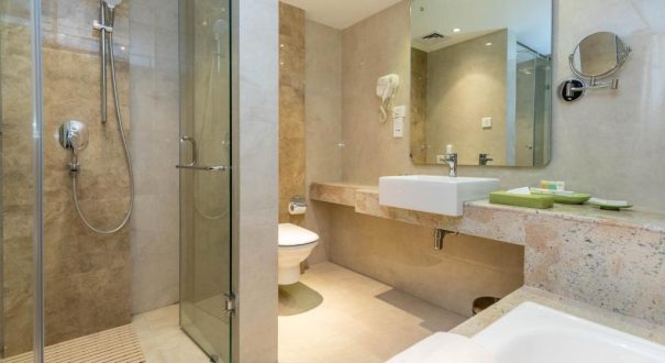 CROWNE IMPERIAL HOTEL
