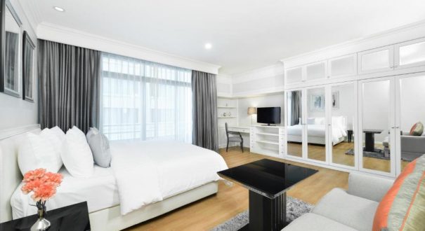 CENTER POINT CHIDLOM HOTEL