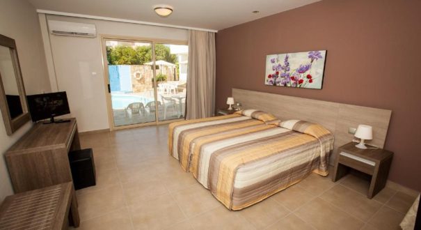 CRYSTALLO APARTMENT HOTEL