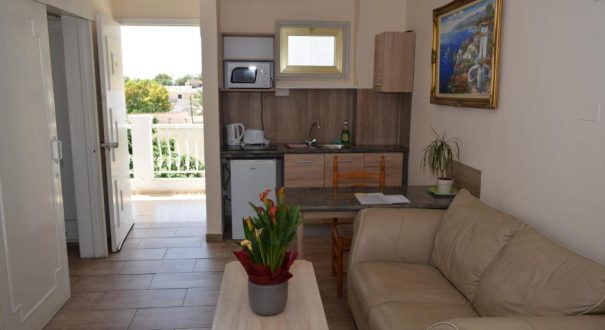 ANTONIS G APARTMENT HOTEL