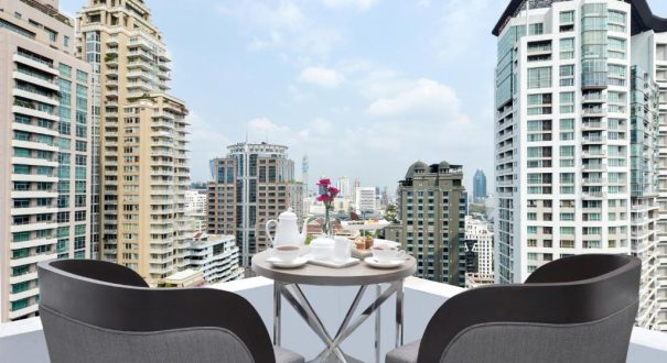 CENTER POINT CHIDLOM HOTEL