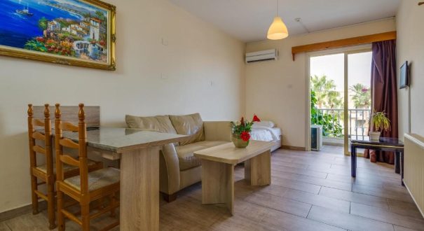 ANTONIS G APARTMENT HOTEL