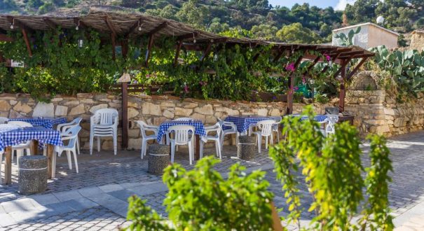 ANTONIS G APARTMENT HOTEL