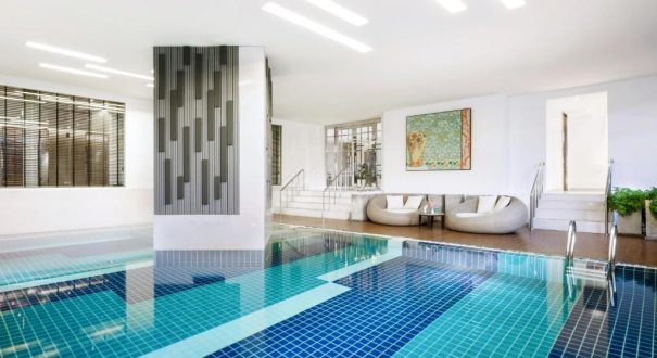 CENTER POINT CHIDLOM HOTEL