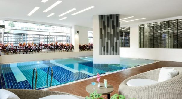 CENTER POINT CHIDLOM HOTEL