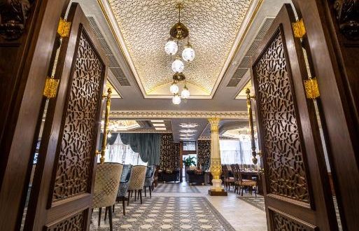 MANOR HOTEL
