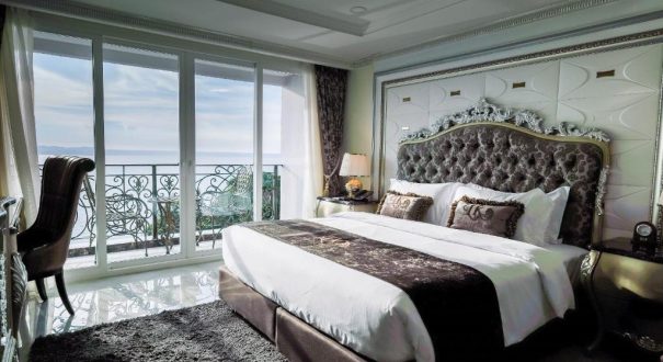 LK EMERALD BEACH HOTEL
