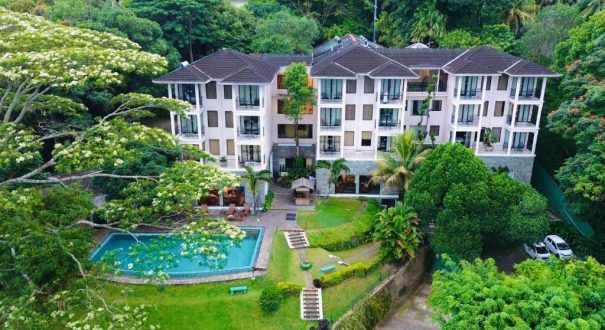 MOUNT RANDHOLEE HOTEL