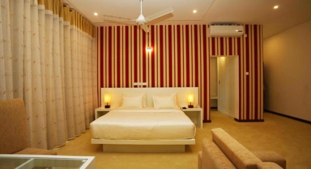 MOUNT RANDHOLEE HOTEL