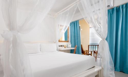 CORAL STRAND SMART CHOICE HOTEL