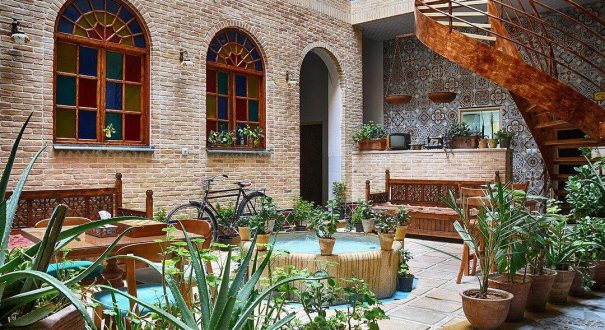هتل سنتی درباری