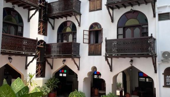 DHOW PALACE HOTEL