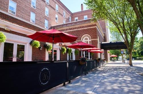 QUEENSBURY HOTEL