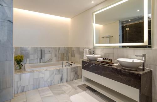 TH8 PALM DUBAI BEACH HOTEL