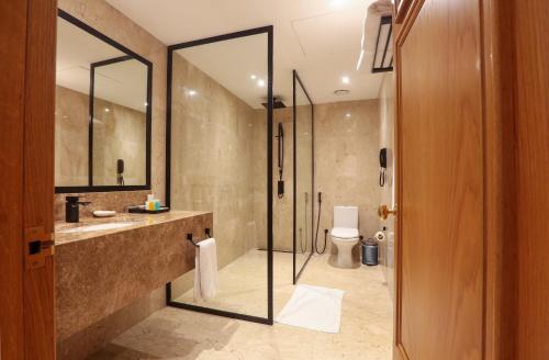 DUBAI MARINE BEACH HOTEL