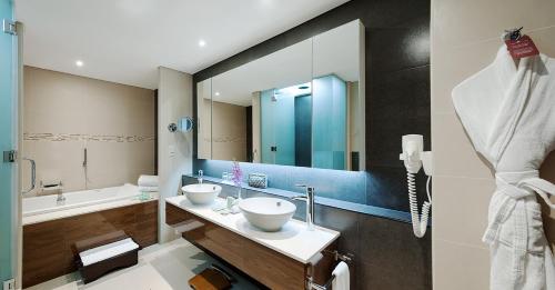 CARLTON DOWNTOWN HOTEL