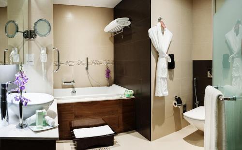CARLTON DOWNTOWN HOTEL