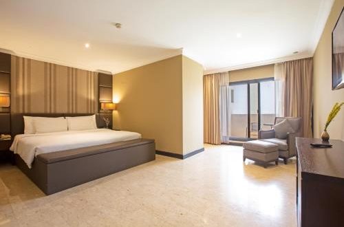 DUBAI MARINE BEACH HOTEL