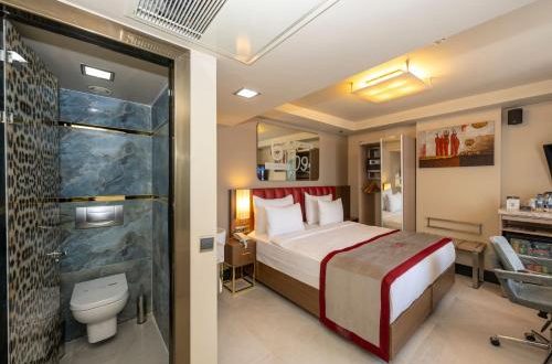 RAMADA BY WYNDHAM PERA HOTEL