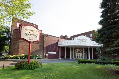 QUEENSBURY HOTEL