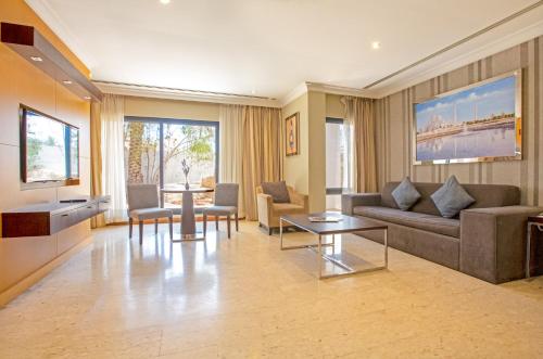 DUBAI MARINE BEACH HOTEL