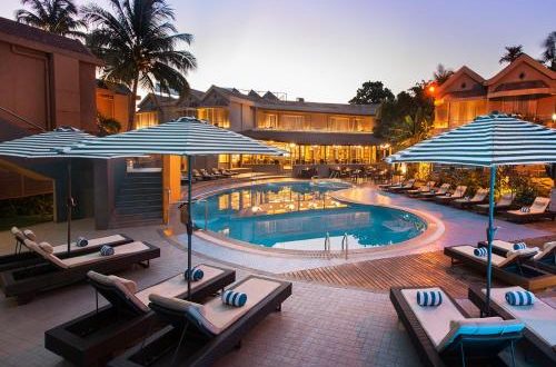 WHISPERING PALM BEACH HOTEL
