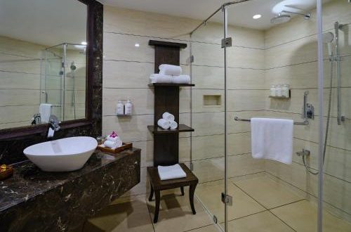 HOLIDAY INN BEACH RESORT GOA HOTEL